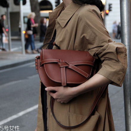 loewe gate bag多少錢？羅意威18新款馬鞍包價(jià)格