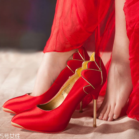 婚鞋是男方買還是女方買？婚鞋的購買講究