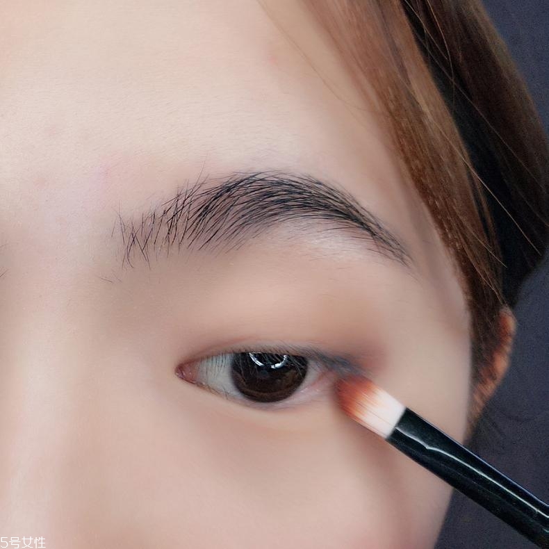 日常妝眼影用什么色系 溫婉親和新手妝容教程 日常妝眼影用什么色系 溫婉親和新手妝容教程