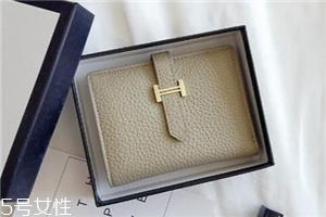 錢(qián)包是牛皮好還是羊皮好？錢(qián)包牛皮和羊皮對(duì)比