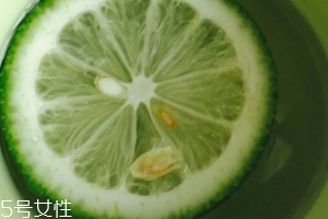 青檸檬可以敷臉嗎？青檸檬敷臉能美白嗎？