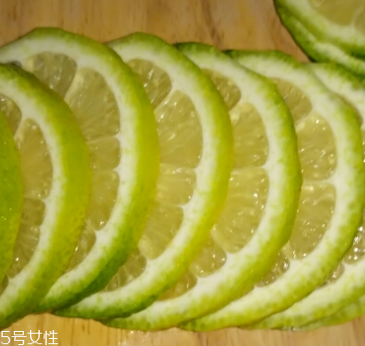 青檸檬可以敷臉嗎？青檸檬敷臉能美白嗎？