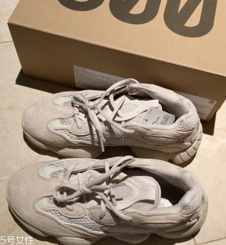yeezy 500偏碼嗎？yeezy 500鞋碼標(biāo)準(zhǔn)嗎