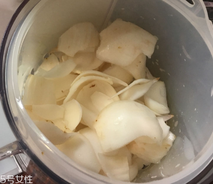 新鮮百合可以燉雞嗎？新鮮百合燉雞好吃嗎？