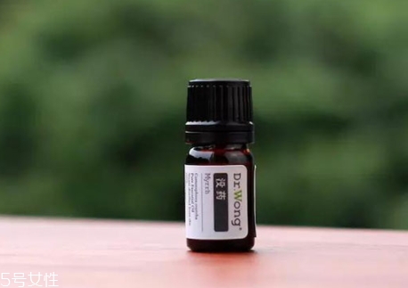 沒藥精油可以滴在內(nèi)褲上嗎？沒藥精油滴在內(nèi)褲上的好處
