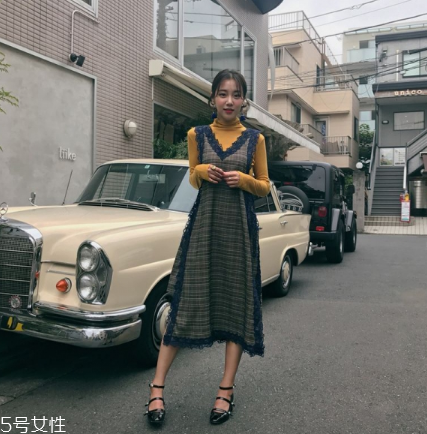 格子連衣裙搭配什么鞋子？格子連衣裙搭配技巧