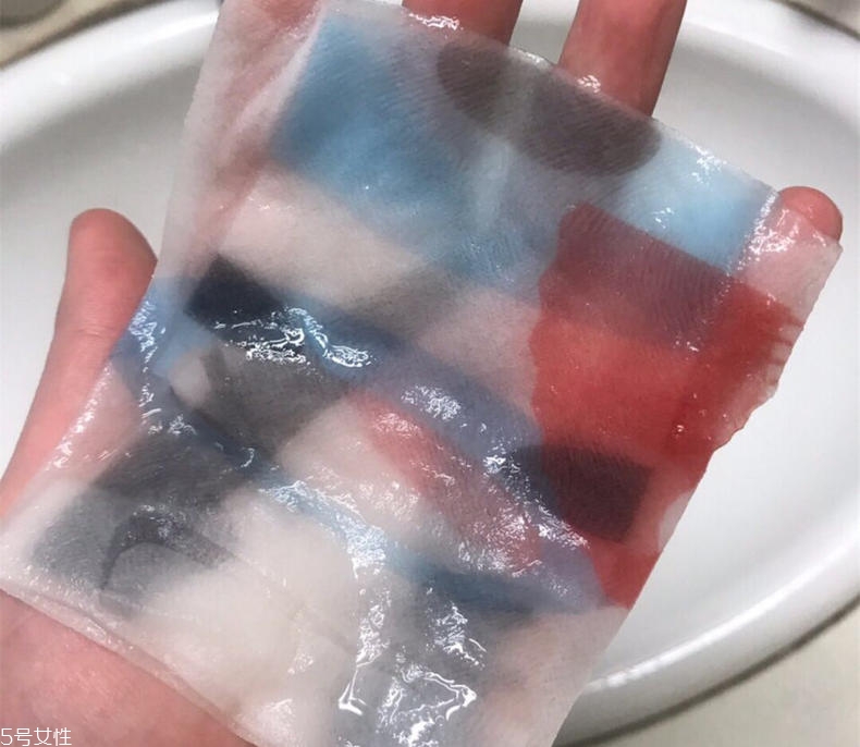 pure smile藝妓臉譜面膜有幾個版本？適合敏感肌嗎？