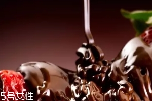 巧克力糖漿怎么做？巧克力糖漿可以做什么？