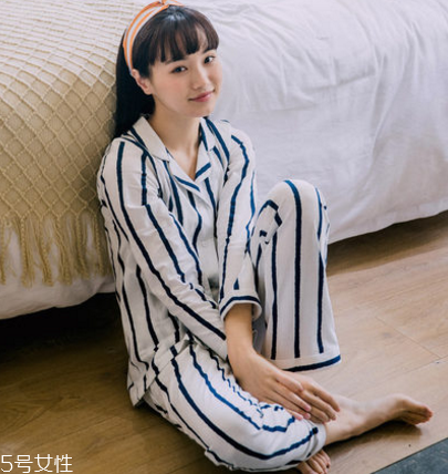 睡衣上的奶漬怎么去除？睡衣上有奶漬怎么洗