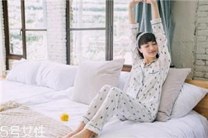睡衣大點(diǎn)好還是小點(diǎn)好？睡衣買大的還是小的