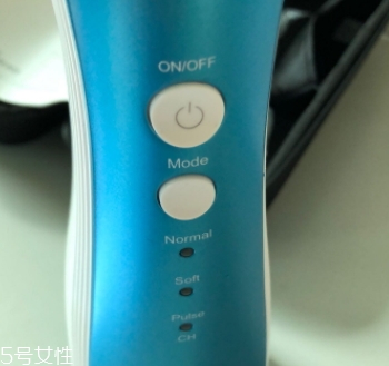 沖牙器和牙線哪個好？沖牙器和牙線的優(yōu)缺點