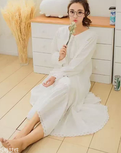 睡衣里面要穿內(nèi)衣嗎？睡衣里面穿不穿內(nèi)衣