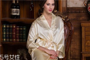 睡衣里面還要穿內(nèi)褲嗎？睡衣里面用不用穿內(nèi)褲