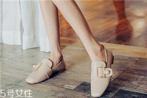 單鞋要買(mǎi)大還是買(mǎi)??？單鞋買(mǎi)大點(diǎn)還是小點(diǎn)好