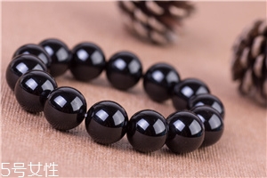 黑瑪瑙手串戴哪只手？黑瑪瑙手串佩戴忌諱