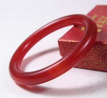 瑪瑙手鐲一般多少錢？瑪瑙手鐲市場行情