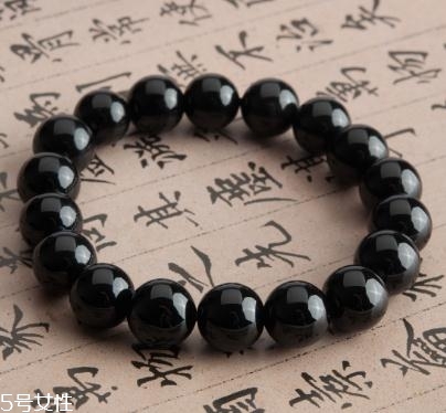 黑瑪瑙手串多少錢(qián)？黑瑪瑙手鏈?zhǔn)袌?chǎng)價(jià)格