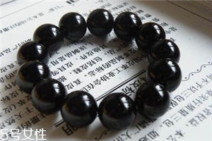 黑瑪瑙手串多少錢(qián)？黑瑪瑙手鏈?zhǔn)袌?chǎng)價(jià)格