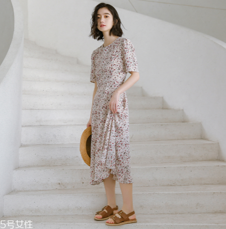 小個子女生穿什么裙子好看？小個子女生穿搭技巧