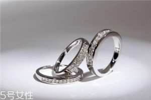 戒指可以戴右手嗎？戒指能戴在右手上嗎