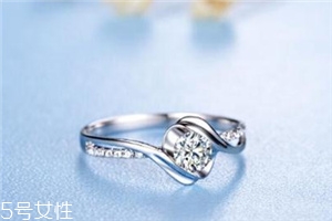 戒指可以戴中指嗎？戒指能不能戴在中指