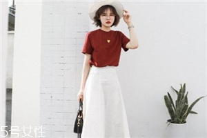 皮膚黃穿什么顏色顯白？適合黃皮女生的衣服顏色