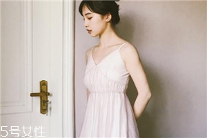 網(wǎng)紗連衣裙怎么搭配？網(wǎng)紗連衣裙搭配圖片