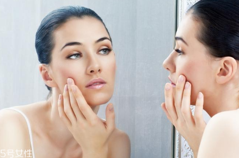 肌底液應該用在哪個步驟 肌底液和精華液二選一買哪個 肌底液應該用在哪個步驟 肌底液和精華液二選一買哪個