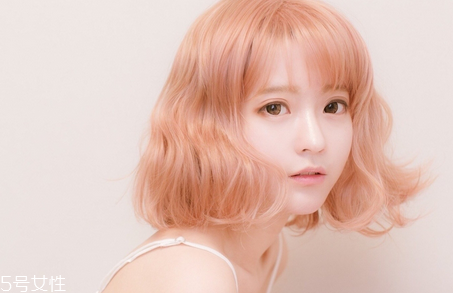 藕粉色眼影配什么口紅 藕粉色日常眼妝教程 藕粉色眼影配什么口紅 藕粉色日常眼妝教程