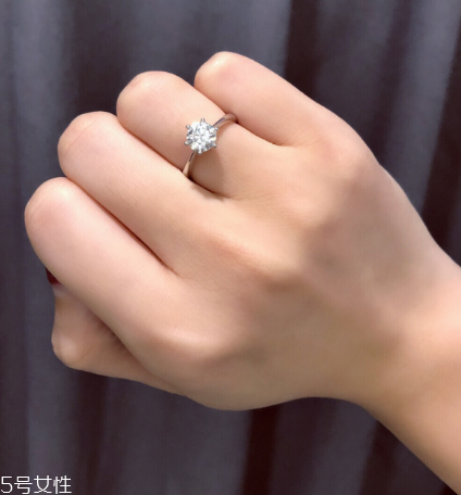 戒指太緊對(duì)手指有什么傷害？戒指戴太緊的危害