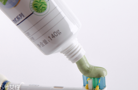 便宜牙膏和貴牙膏有什么不同 牙膏種類介紹 便宜牙膏和貴牙膏有什么不同 牙膏種類介紹