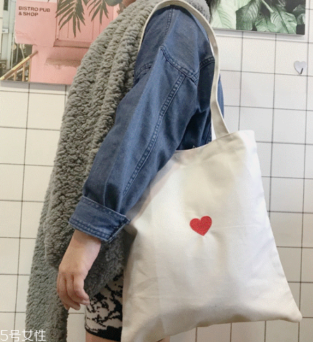 女生背什么包更甜美？適合甜美型女生的包包
