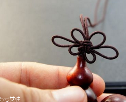 手鏈上的中國(guó)結(jié)怎么編？手鏈上的中國(guó)結(jié)編法教程
