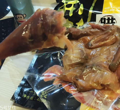 臘雞可以帶上飛機(jī)嗎？坐飛機(jī)可以帶臘雞嗎？