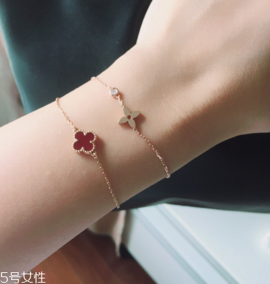 手鏈和腳鏈能同時(shí)帶嗎？手鏈和腳鏈的佩戴講究