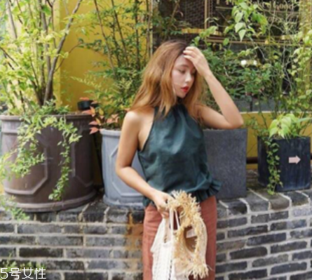 皮膚黑夏天穿什么顏色？黑皮膚適合什么顏色衣服