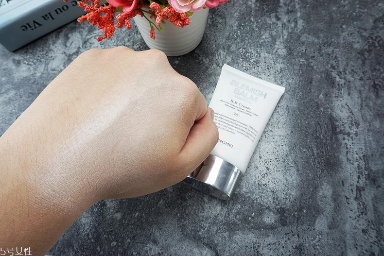 婷美bb霜1號(hào)和2號(hào)哪個(gè)好用 婷美bb霜1號(hào)效果 婷美bb霜1號(hào)和2號(hào)哪個(gè)好用 婷美bb霜1號(hào)效果