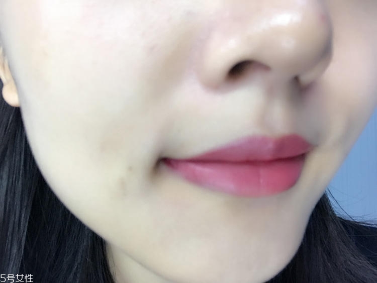 mac brick o la口紅日常嗎？mac brick o la上嘴圖