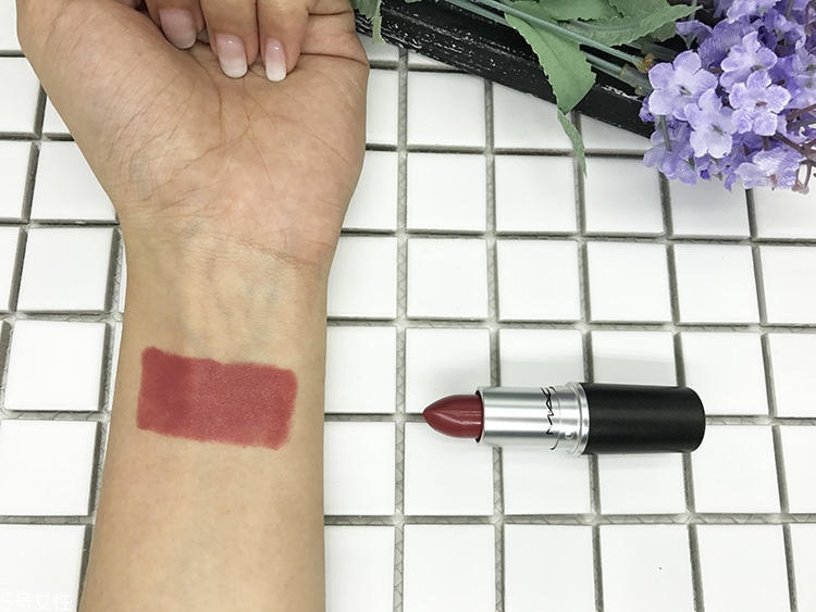 mac brick o la口紅日常嗎？mac brick o la上嘴圖