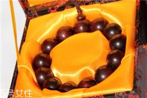 手鏈?zhǔn)裁茨绢^最好？手鏈哪種木頭比較好