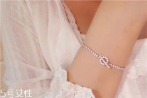 手鏈?zhǔn)裁搭伾每?？手鏈哪種顏色最好看