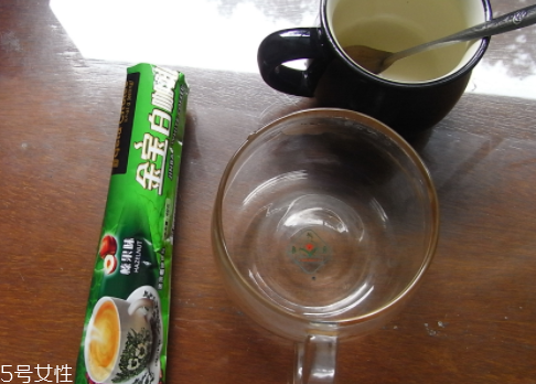 白咖啡是什么顏色？白咖啡是白色嗎？