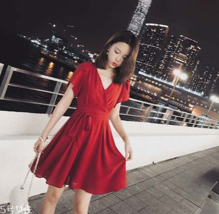 飄帶衣服怎么搭配？飄帶衣服搭配竅門