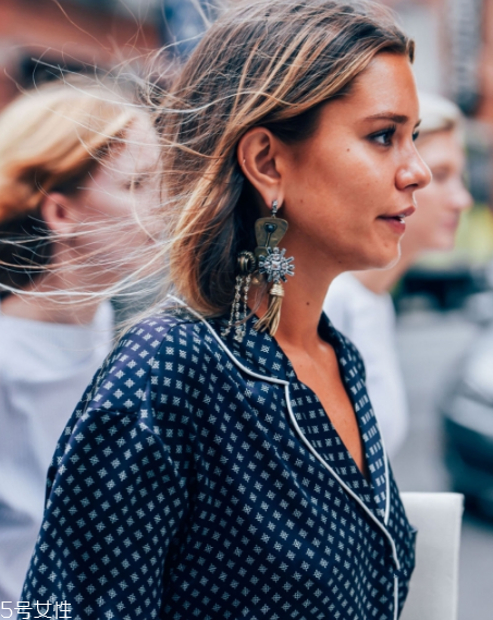 耳環(huán)褪色怎么辦？耳環(huán)褪色處理方法