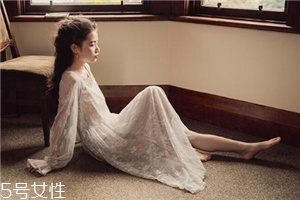 夏天穿什么樣的百褶裙好看？夏天適合穿什么百褶裙