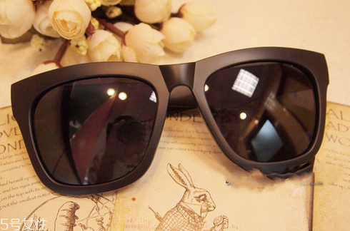 gm墨鏡是什么牌子 gm墨鏡哪個(gè)系列好看 gm墨鏡是什么牌子 gm墨鏡哪個(gè)系列好看