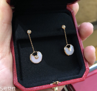 耳環(huán)買黃金還是鉑金？耳環(huán)黃金和鉑金哪個好