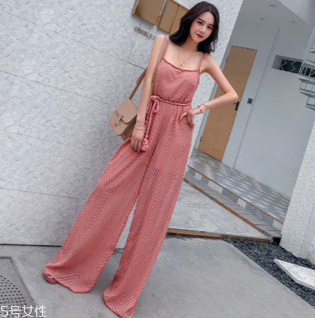 吊帶怎么搭配？吊帶搭配圖片