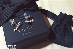耳釘有血跡怎么清洗？耳釘上的血跡用什么洗？