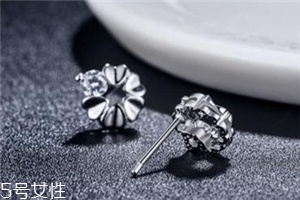 耳釘什么材質(zhì)的好？耳釘買什么材質(zhì)好？